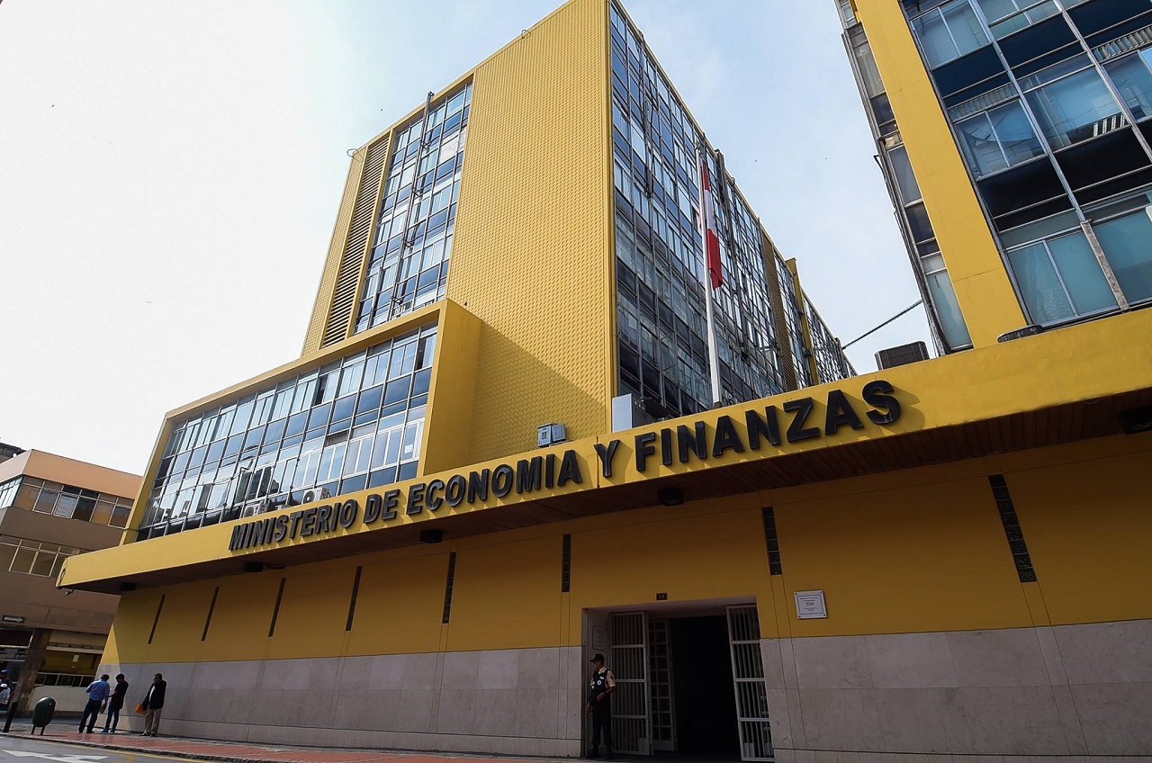 MEF: Ahora, más que antes, urge que aumente la recaudación tributaria -  Colegio de Contadores de Ayacucho